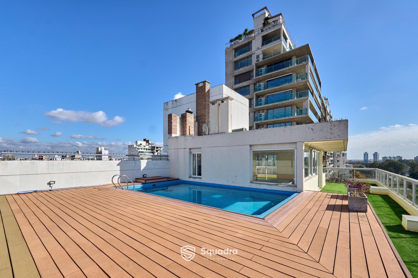 FOR SALE - Exclusive 3-bedroom apartment with 2 parking spaces, storage room, and amenities - Downtown Rio - FINANCING AVAILABLE.