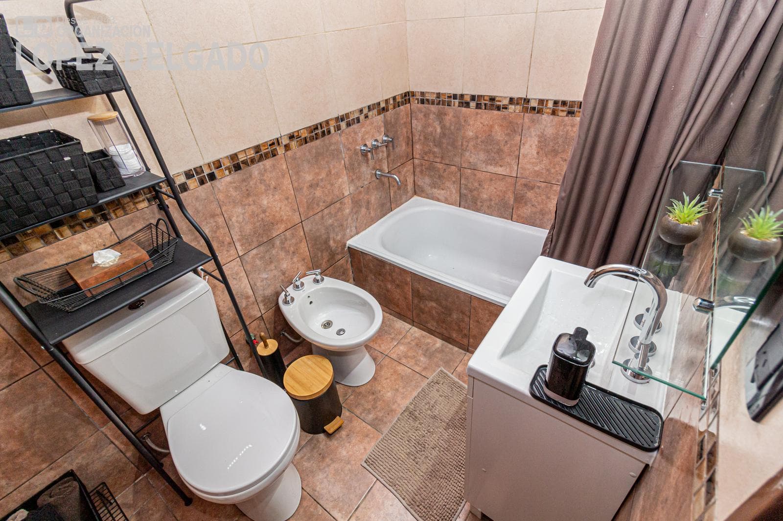 2-bedroom apartment in Villa del Parque with a patio. Financing available