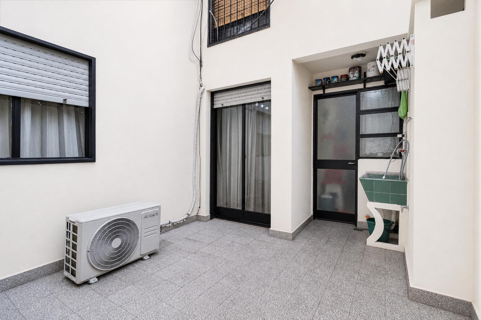 2-bedroom apartment in Villa del Parque with a patio. Financing available