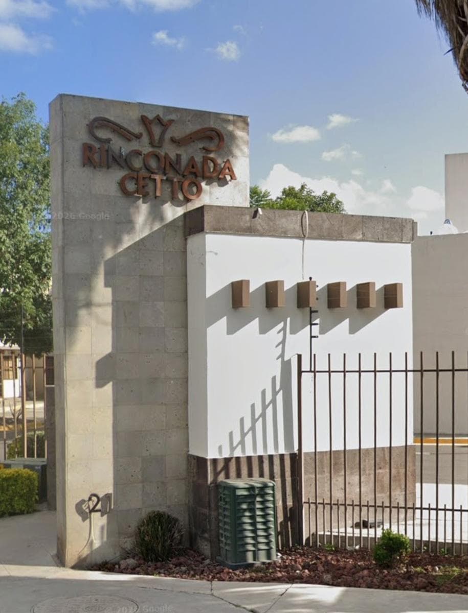 House in a condominium complex in Rincones el Marqués