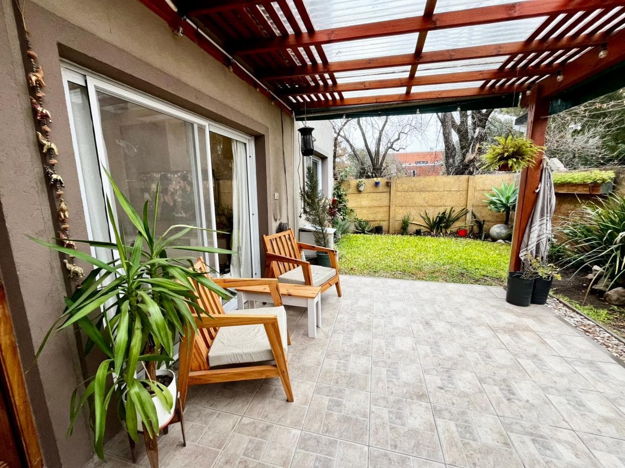 3-bedroom townhouse for sale with 2 bathrooms, 153 mtrs, featuring a patio and barbecue area in Villa Bosch