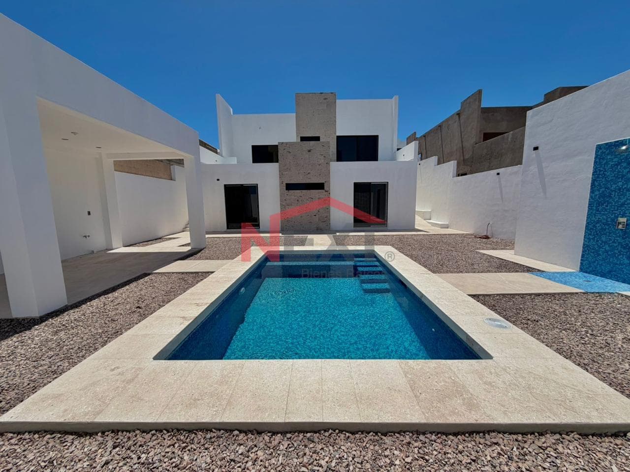 PROPERTY FOR SALE IN LOMA BELLA