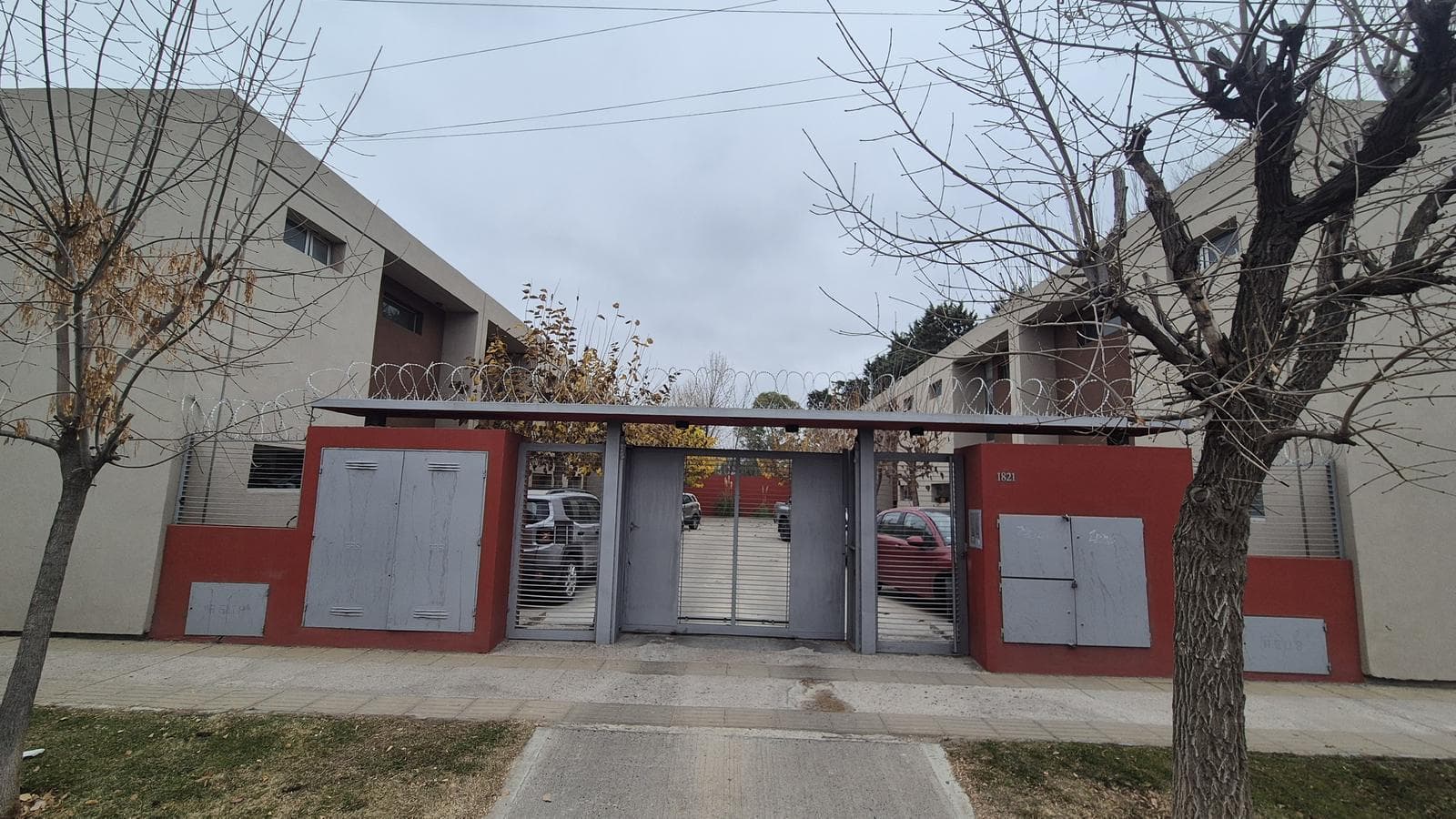 2-bedroom duplex in a gated community. Residential area