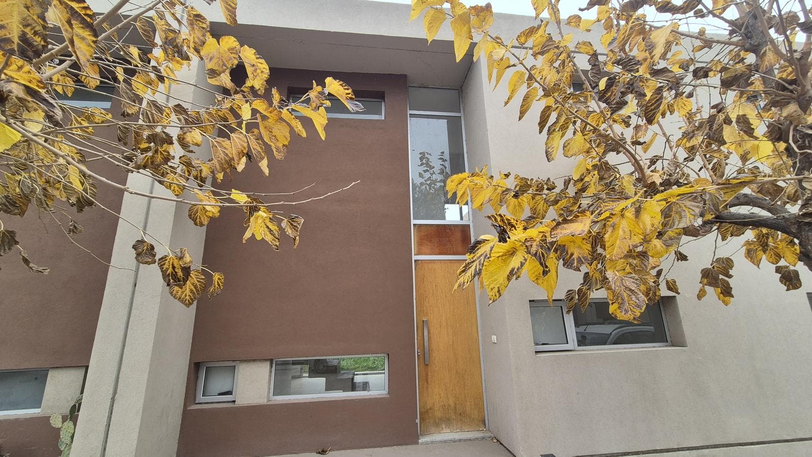 2-bedroom duplex in a gated community. Residential area