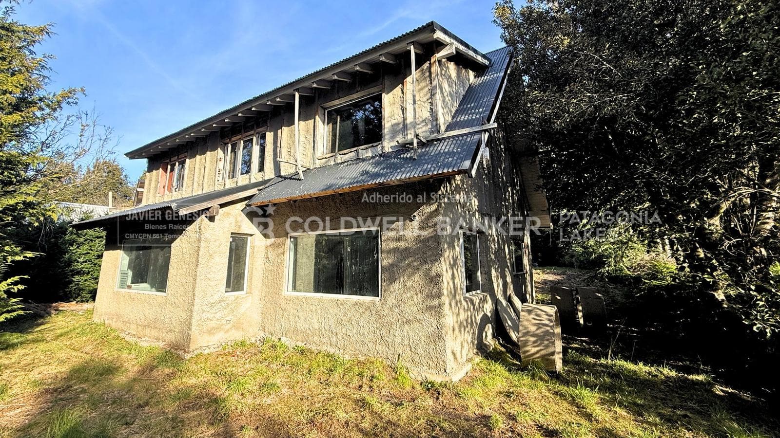 FOR SALE: 200 m² house under construction with a view of the forest and a partial view of the lake. Villa La Angostura.