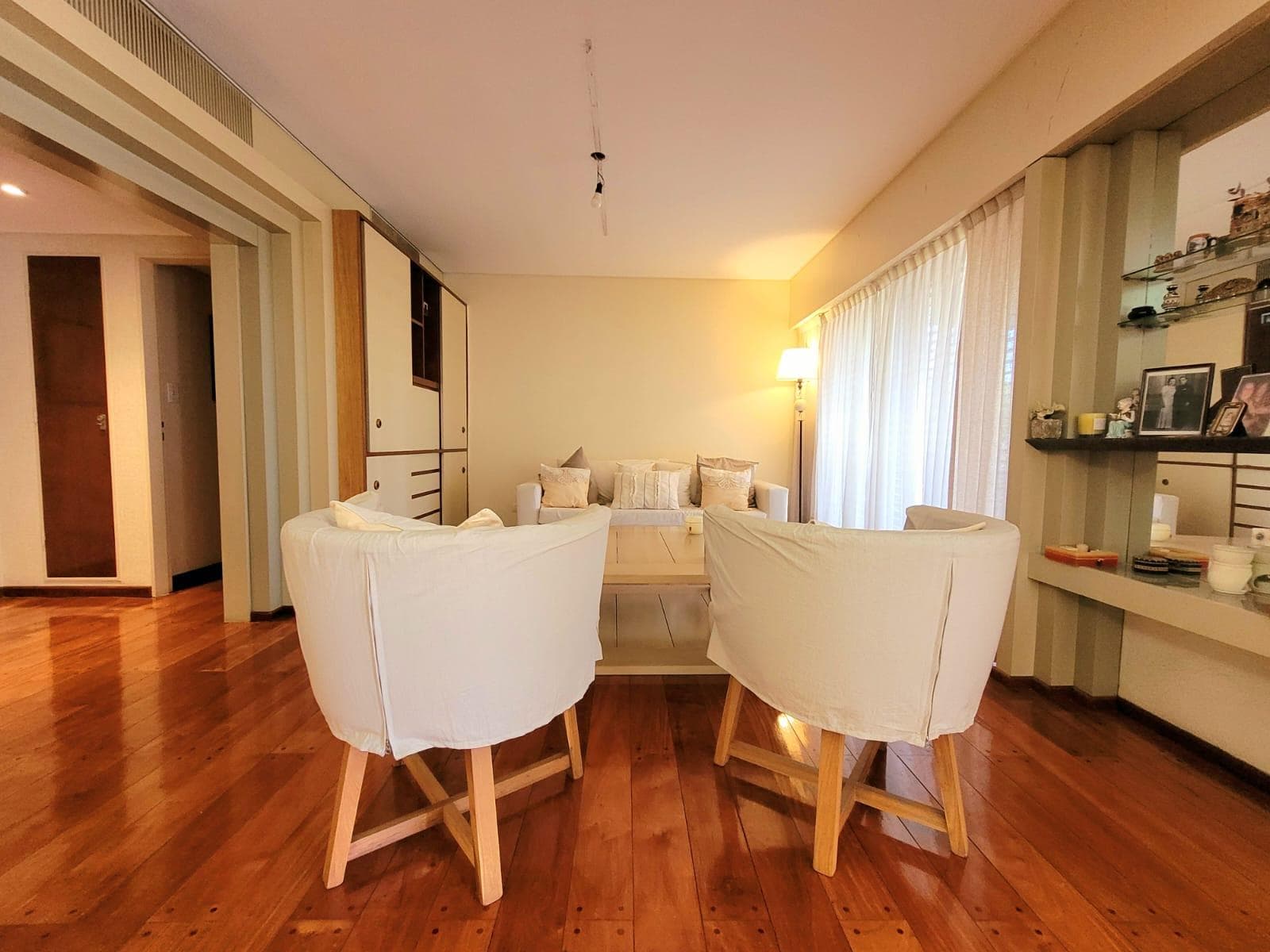 APARTMENT FOR SALE: 4 ROOMS + MAID'S QUARTERS + 2 PARKING SPACES + STORAGE ROOM IN FLORES