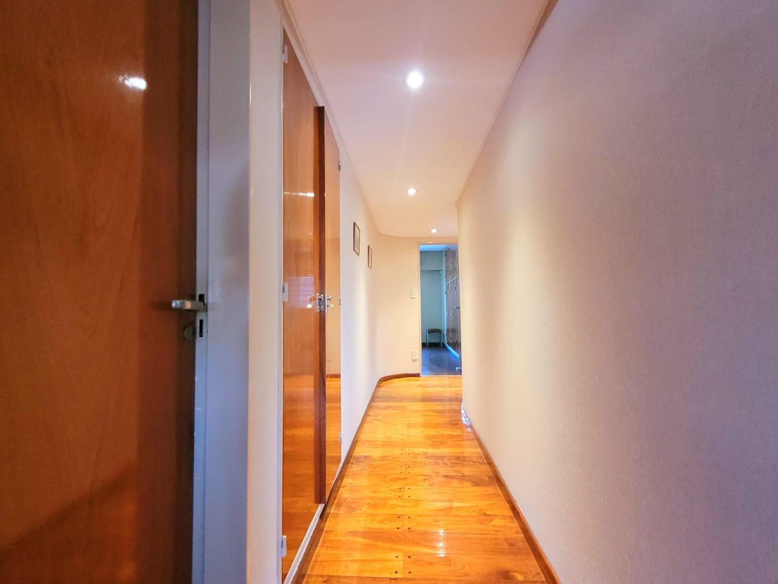 APARTMENT FOR SALE: 4 ROOMS + MAID'S QUARTERS + 2 PARKING SPACES + STORAGE ROOM IN FLORES