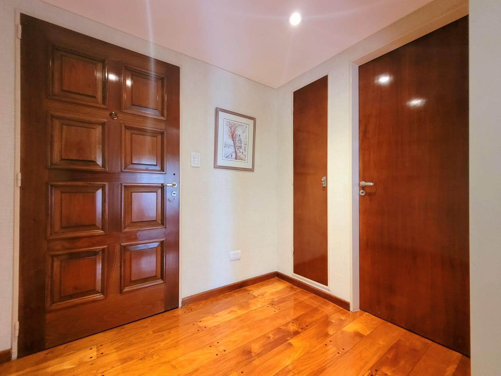 VENTA DEPARTAMENTO 4 AMBIENTES + DEPENDENCIA + 2 COCHERAS + BAULERA FLORES