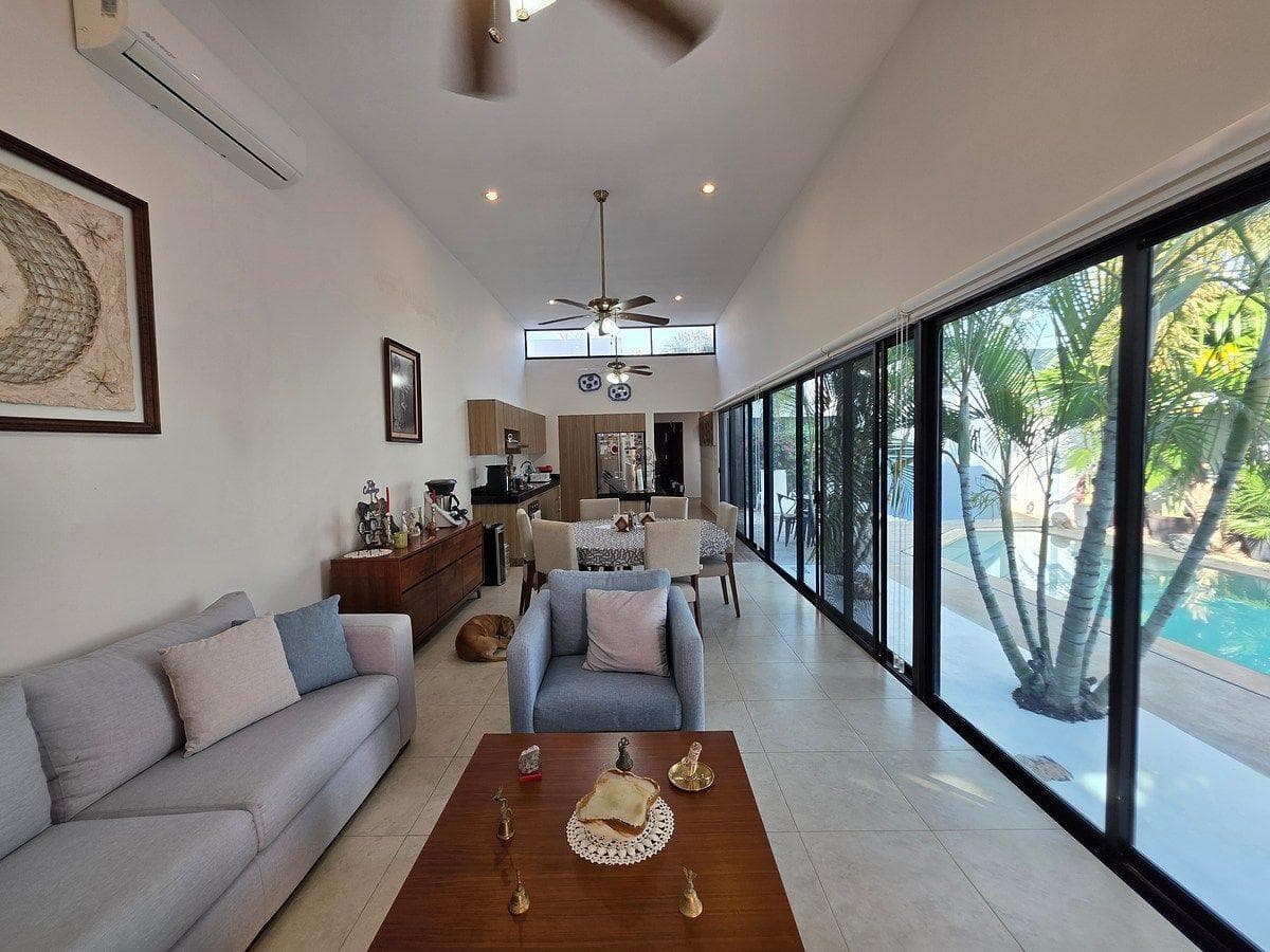Single-story house for sale in Mérida, with solar panels included