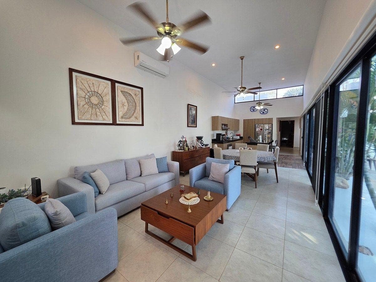 Single-story house for sale in Mérida, with solar panels included