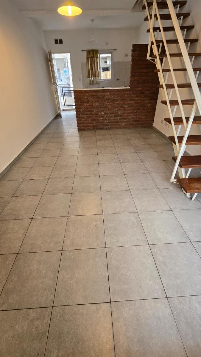 DEPARTAMENTO, CASA DE 3 AMBIENTES EN PLANTA ALTA Y EN DUPLEX CON BALCON EN ALQUILER. SAN ANDRES