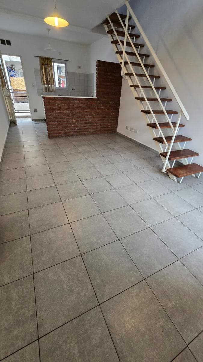 DEPARTAMENTO, CASA DE 3 AMBIENTES EN PLANTA ALTA Y EN DUPLEX CON BALCON EN ALQUILER. SAN ANDRES