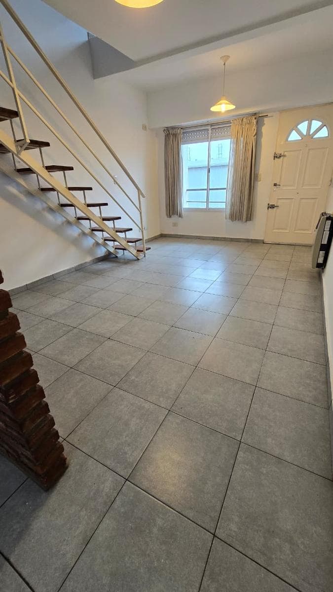 DEPARTAMENTO, CASA DE 3 AMBIENTES EN PLANTA ALTA Y EN DUPLEX CON BALCON EN ALQUILER. SAN ANDRES