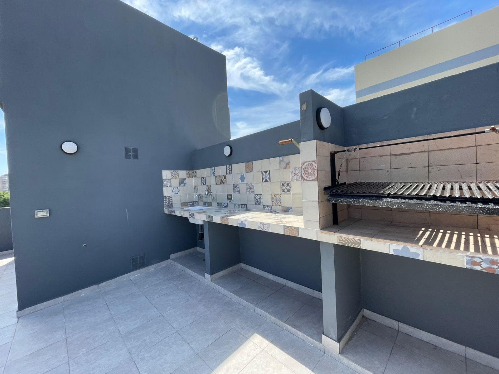 VENTE DEPARTAMENTO MONOAMBIENTE CON BALCÓN, TERRAZA Y PARRILLA EN AVELLANEDA-ACEPTA PERMUTA
