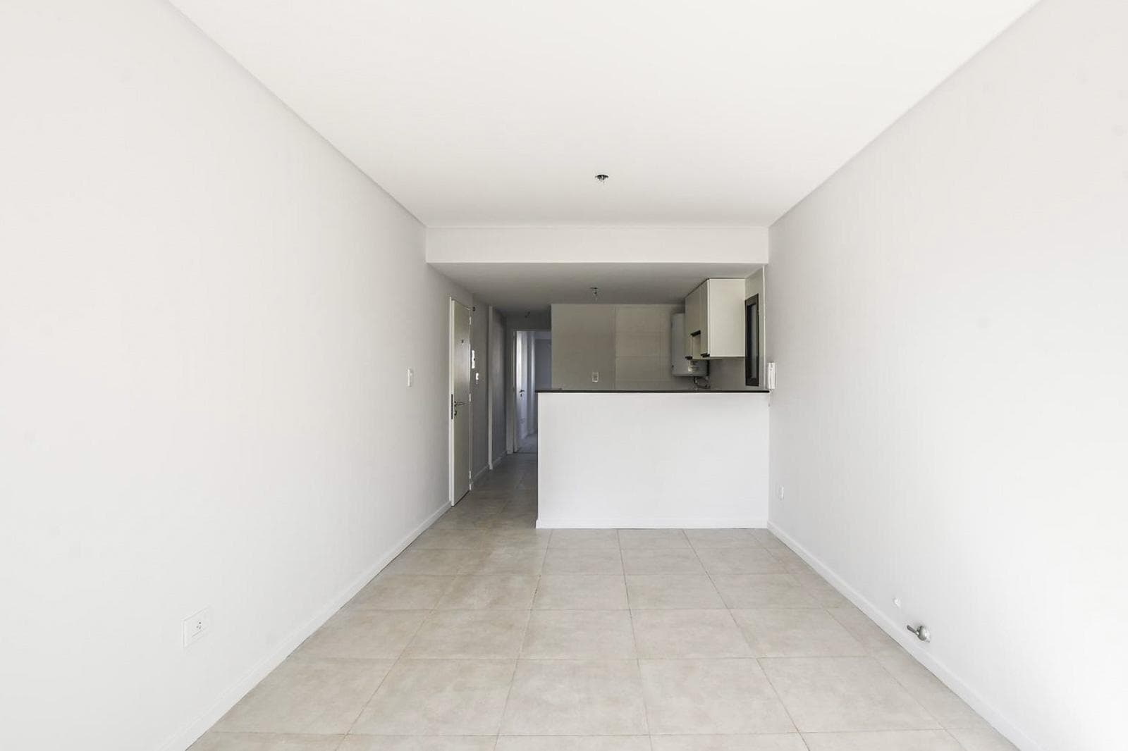 Brand-new 1-bedroom apartment with cross-ventilation