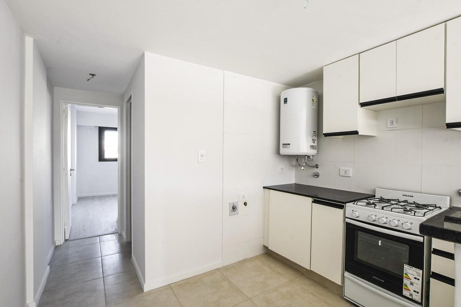 Brand-new 1-bedroom apartment with cross-ventilation