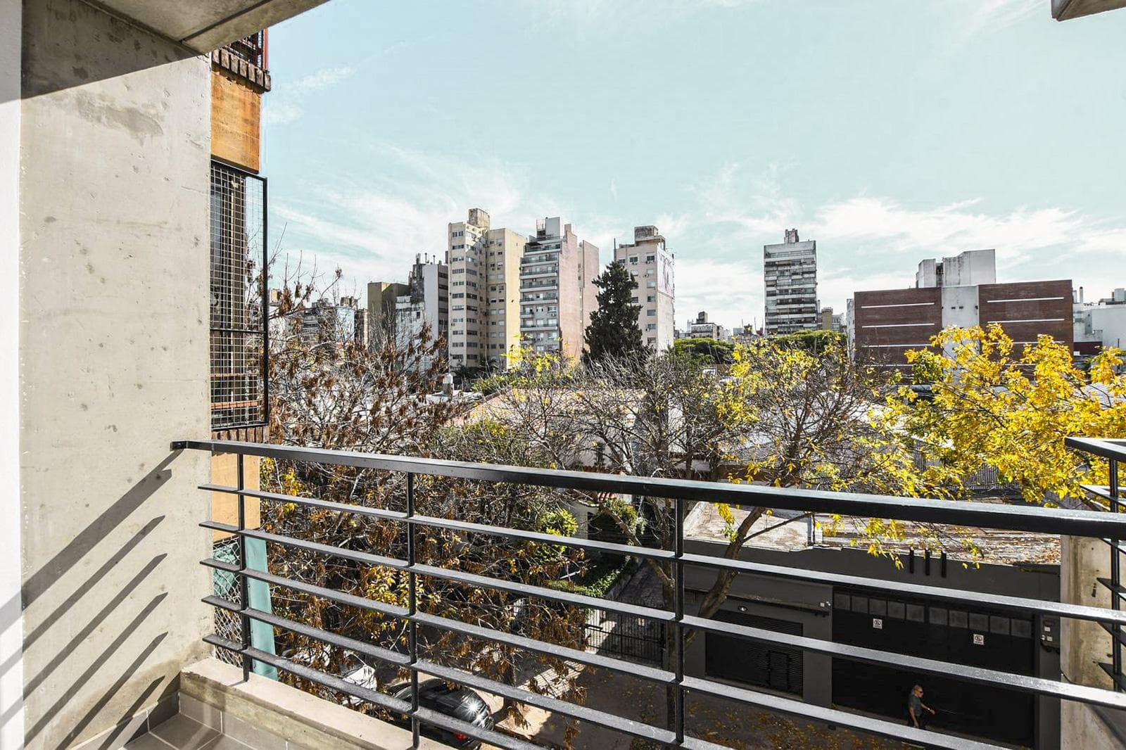 Brand-new 1-bedroom apartment with cross-ventilation