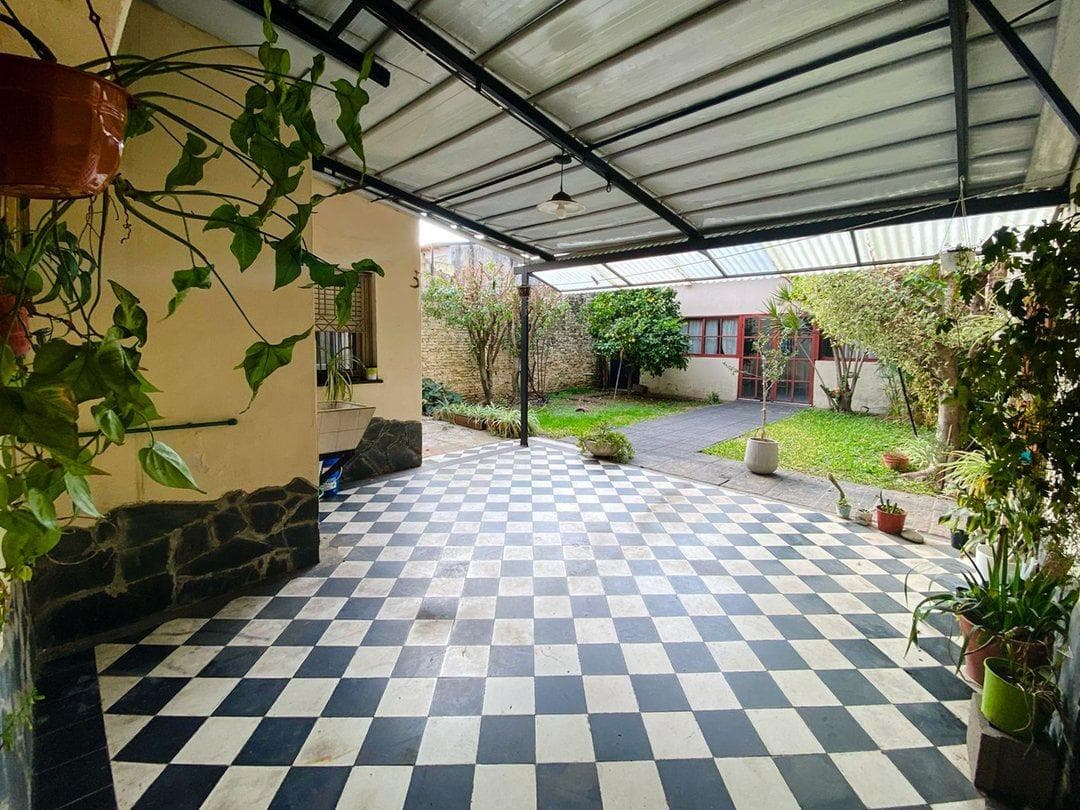 4-BEDROOM HOUSE FOR SALE WITH GARDEN AND GARAGE - MATHEU NEIGHBORHOOD