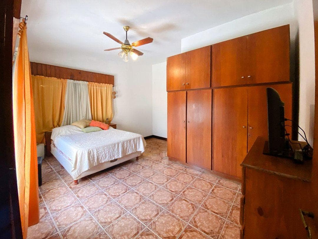 4-BEDROOM HOUSE FOR SALE WITH GARDEN AND GARAGE - MATHEU NEIGHBORHOOD