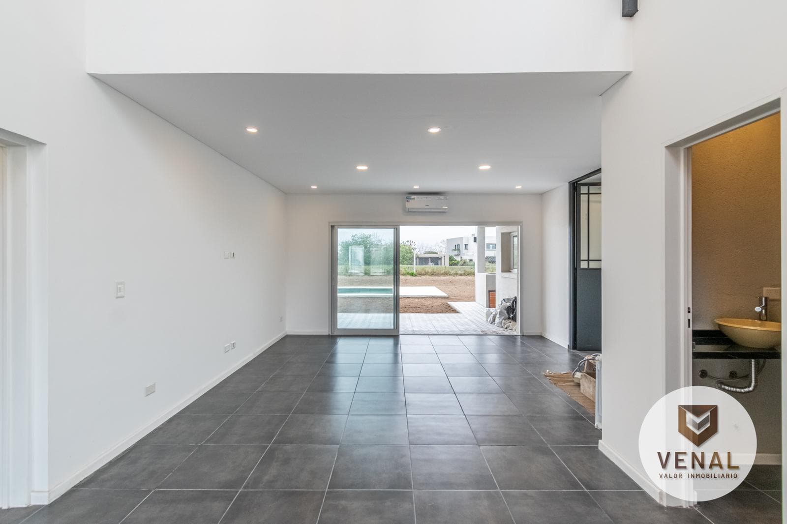 Brand-new house for sale in the Riberas neighborhood of Puertos del Lago, with a pool and a porch, 3 bedrooms, 5 rooms, Pool