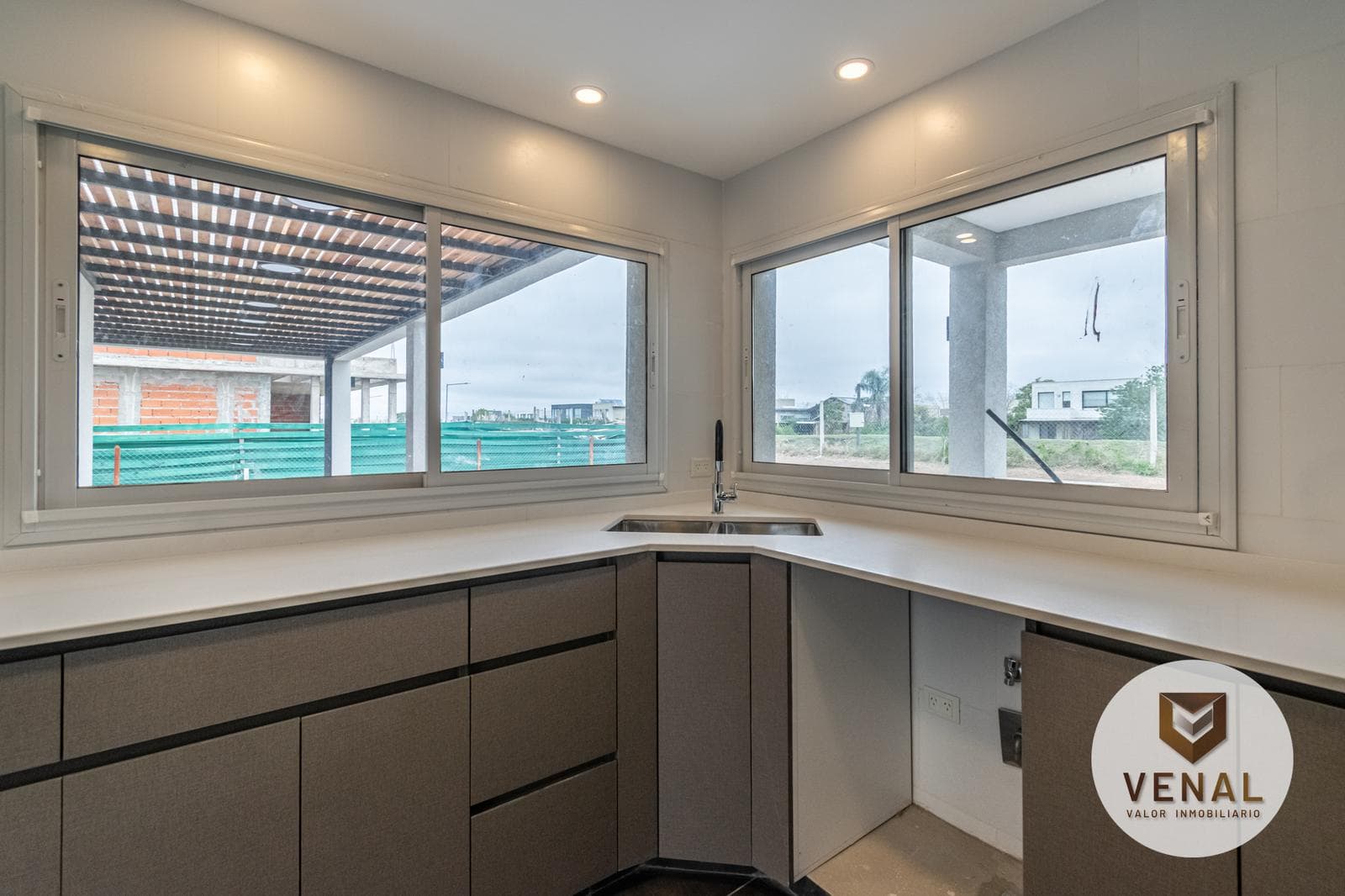 Brand-new house for sale in the Riberas neighborhood of Puertos del Lago, with a pool and a porch, 3 bedrooms, 5 rooms, Pool