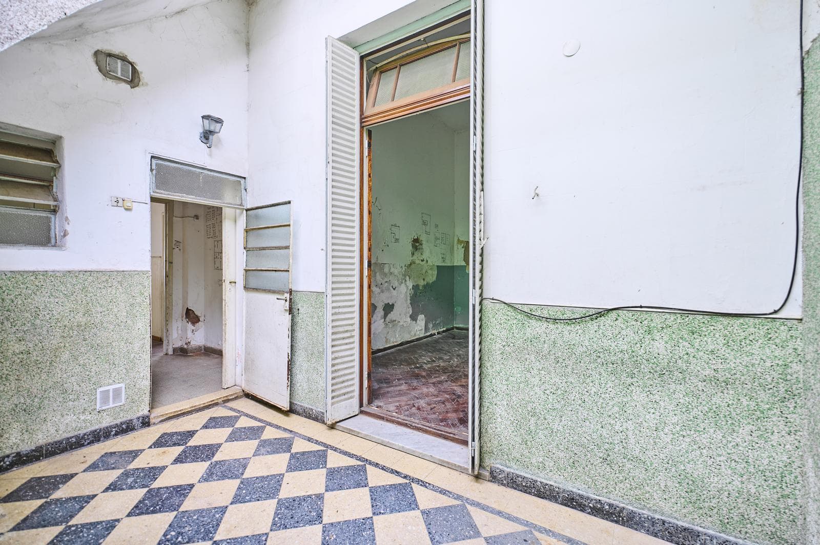 4-room apartment for sale in Saavedra, in need of renovation