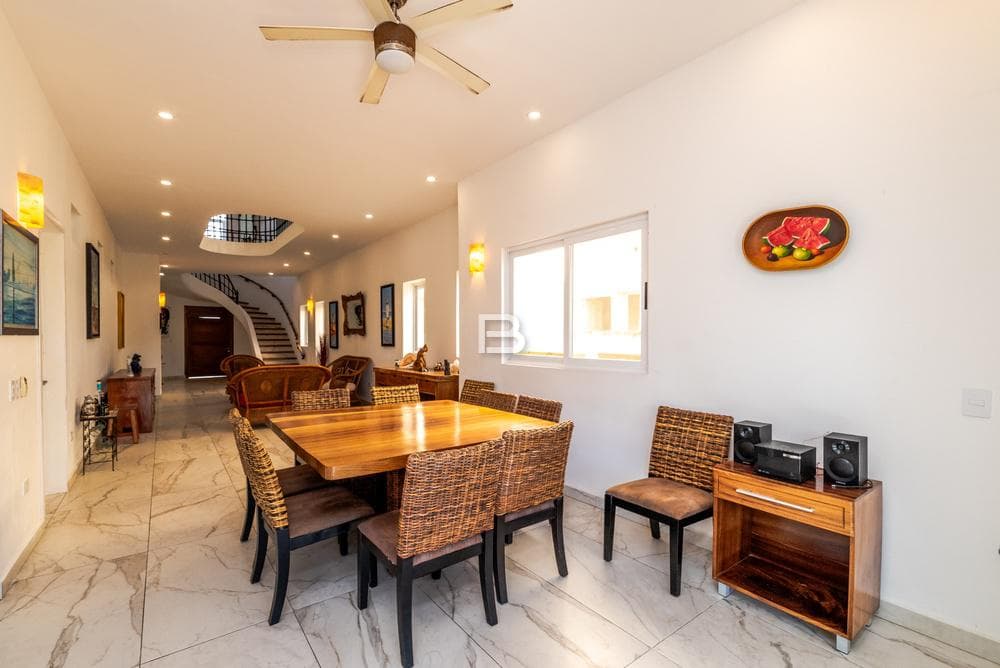 Foreclosure: House with Dock for Rent in Isla Dorada, Cancún
