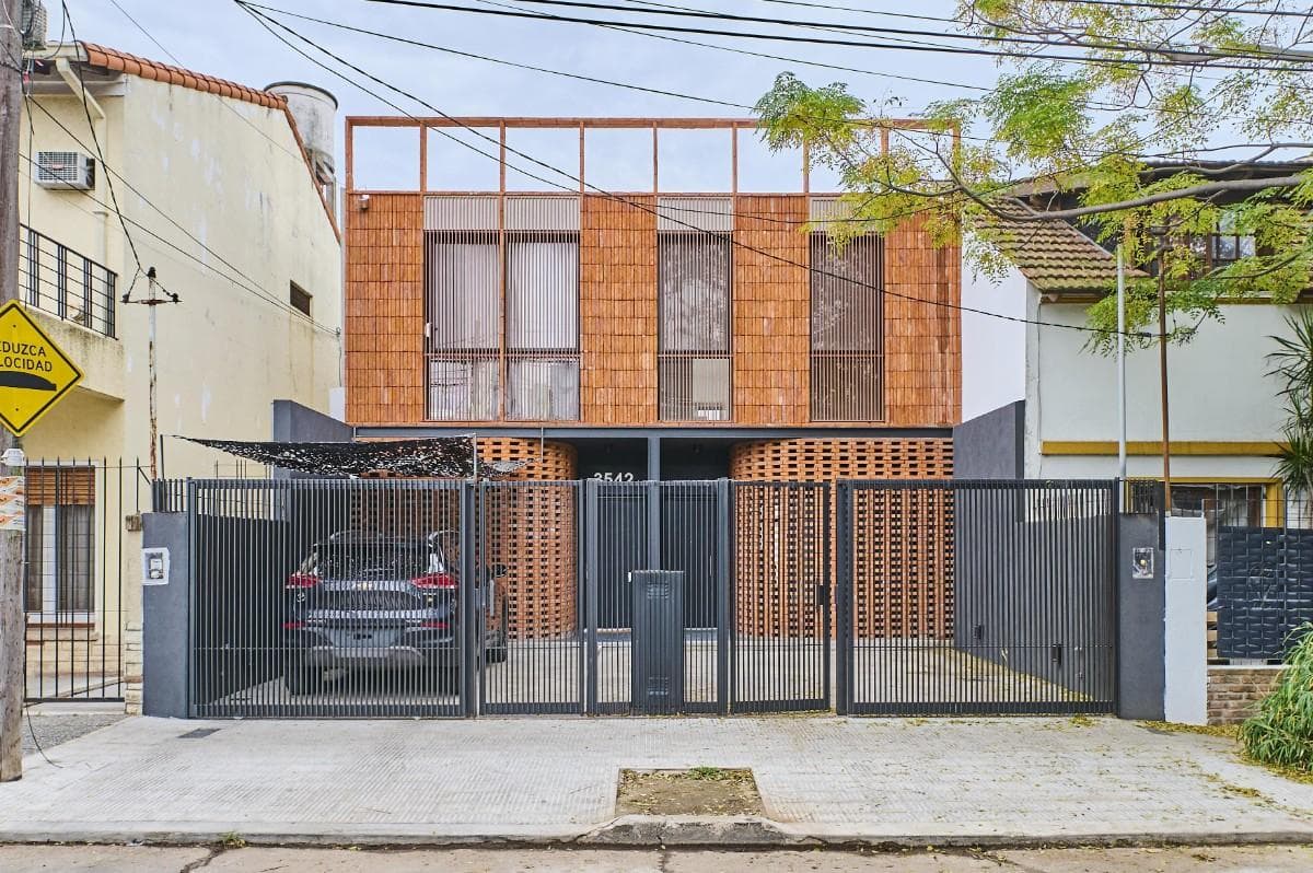 Brand-new 4-room duplex for sale with a garden, barbecue, and garage in Olivos, with financing available