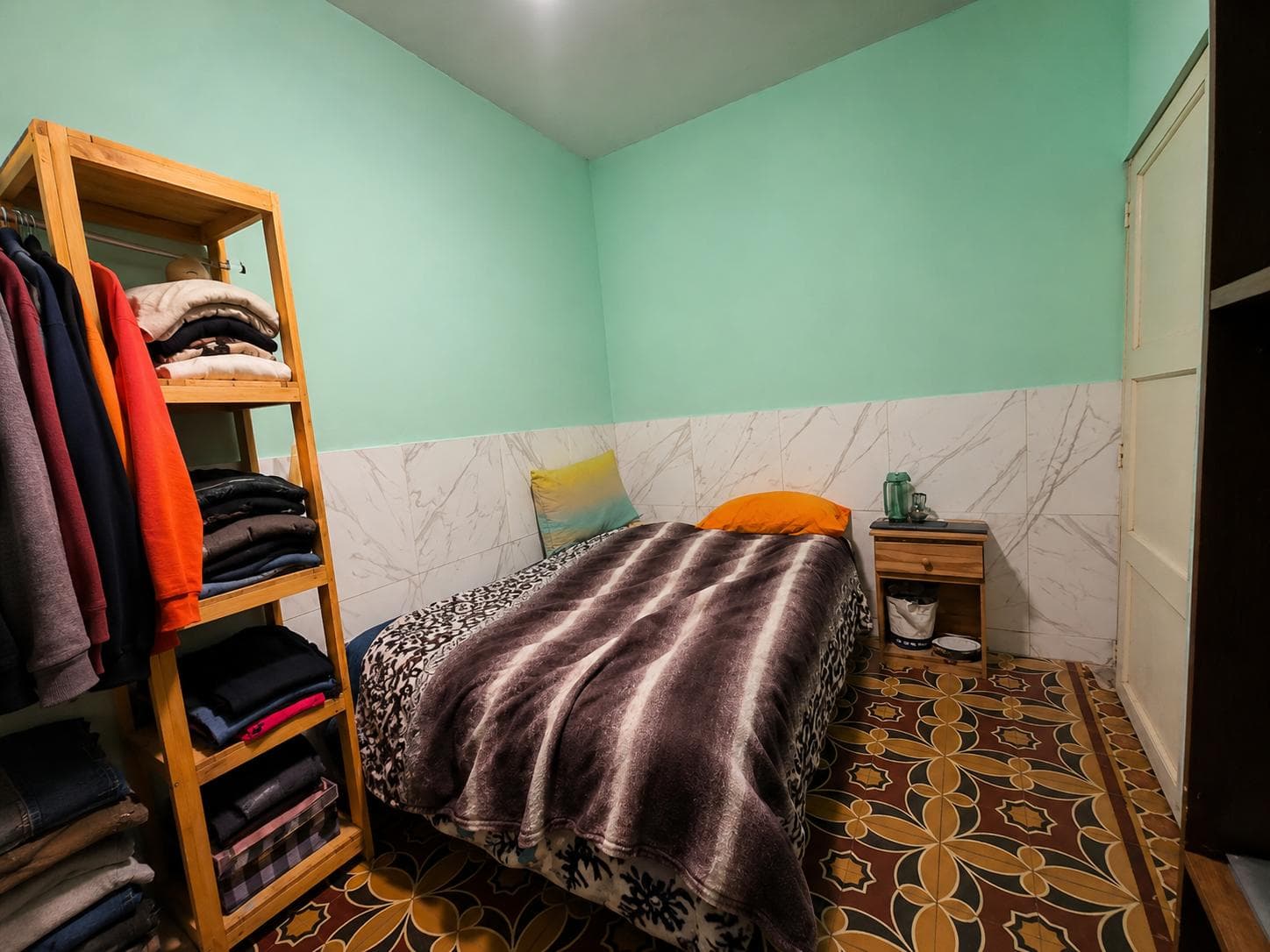 2-BEDROOM HOUSE FOR SALE WITH GARAGE AND YARD IN THE BELLA VISTA NEIGHBORHOOD