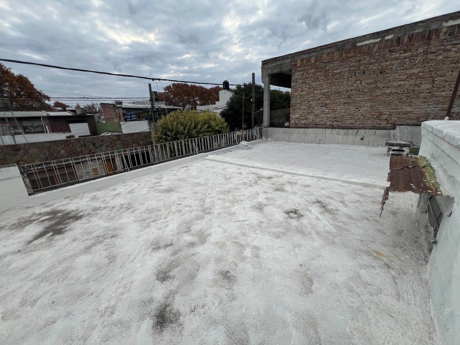 2-BEDROOM HOUSE FOR SALE WITH GARAGE AND YARD IN THE BELLA VISTA NEIGHBORHOOD