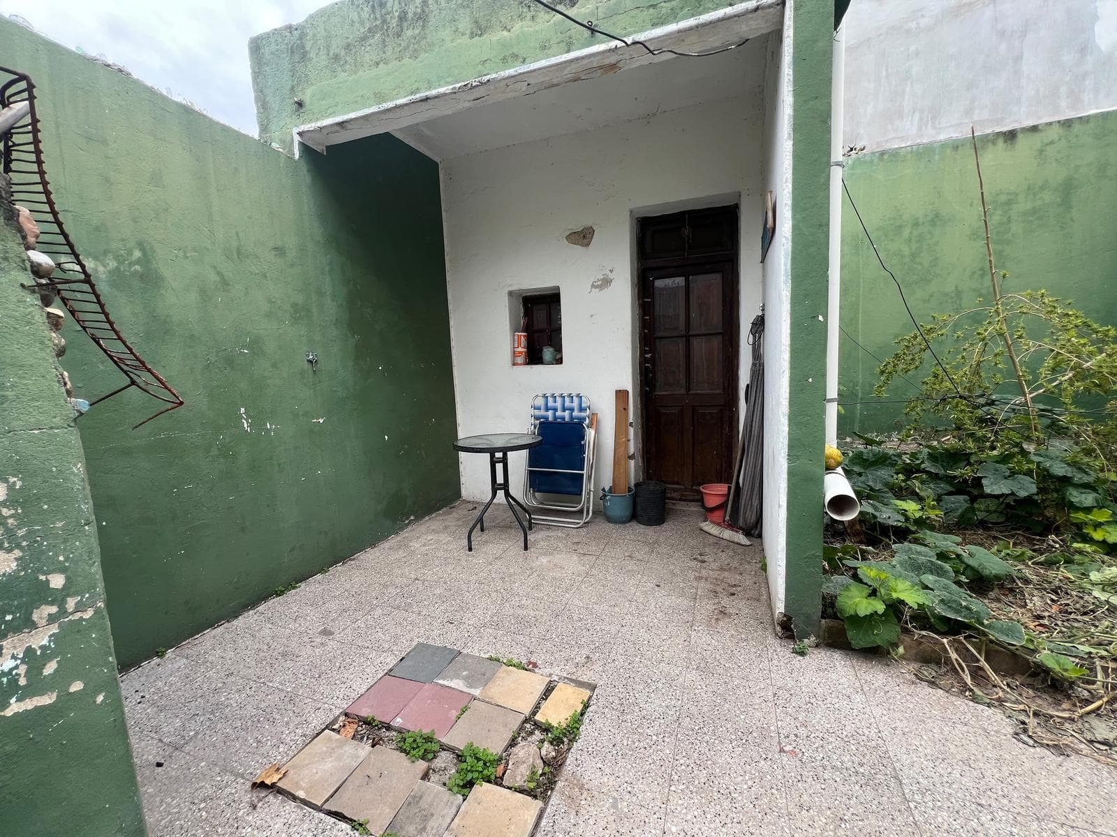 2-BEDROOM HOUSE FOR SALE WITH GARAGE AND YARD IN THE BELLA VISTA NEIGHBORHOOD