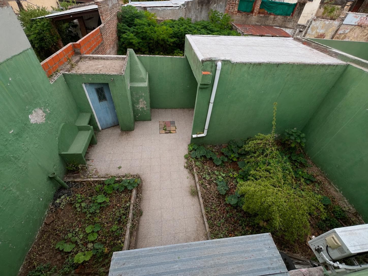 2-BEDROOM HOUSE FOR SALE WITH GARAGE AND YARD IN THE BELLA VISTA NEIGHBORHOOD