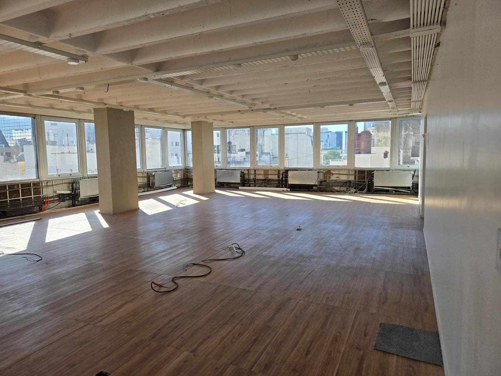 Office for Sale - Entire Floor - Olivetti Tower - Plaza San Martin - Downtown.