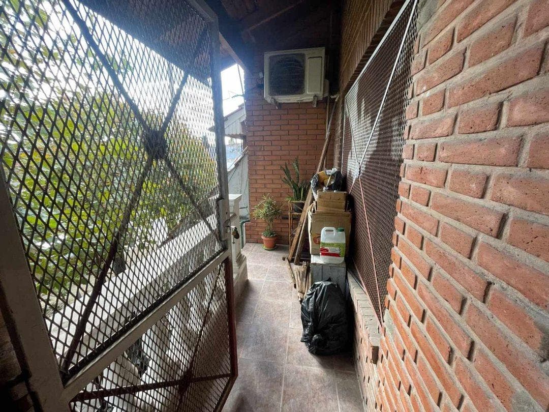 VENTA PH TIPO CASA 4 AMBIENTES EN 1° PISO - ENTRADA INDEPENDIENTE LANÚS ESTE ACEPTA PERMUTA