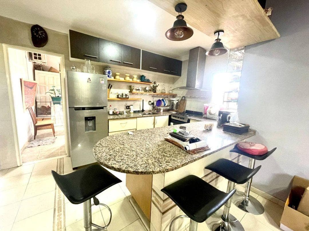 VENTA PH TIPO CASA 4 AMBIENTES EN 1° PISO - ENTRADA INDEPENDIENTE LANÚS ESTE ACEPTA PERMUTA