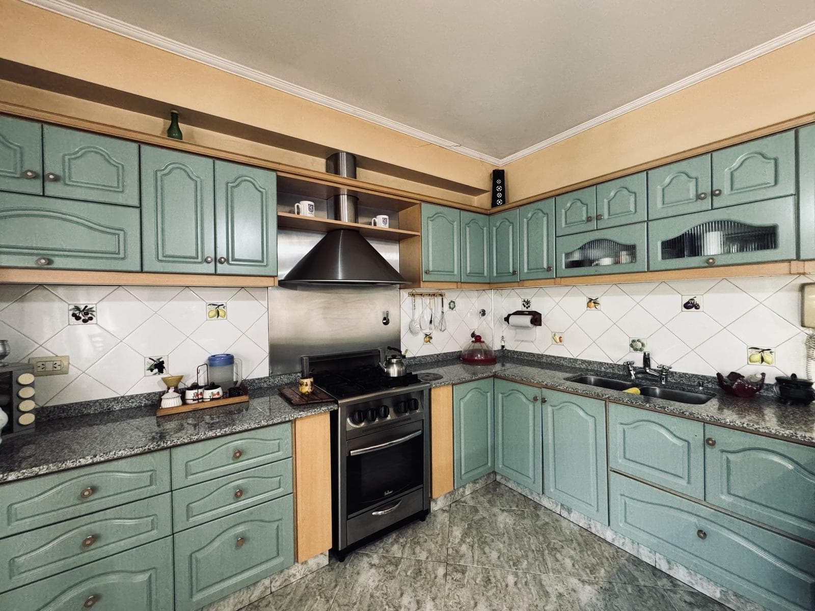 5-ROOM HOUSE FOR SALE IN DOWNTOWN BERAZATEGUI—QUALIFIES FOR A MORTGAGE