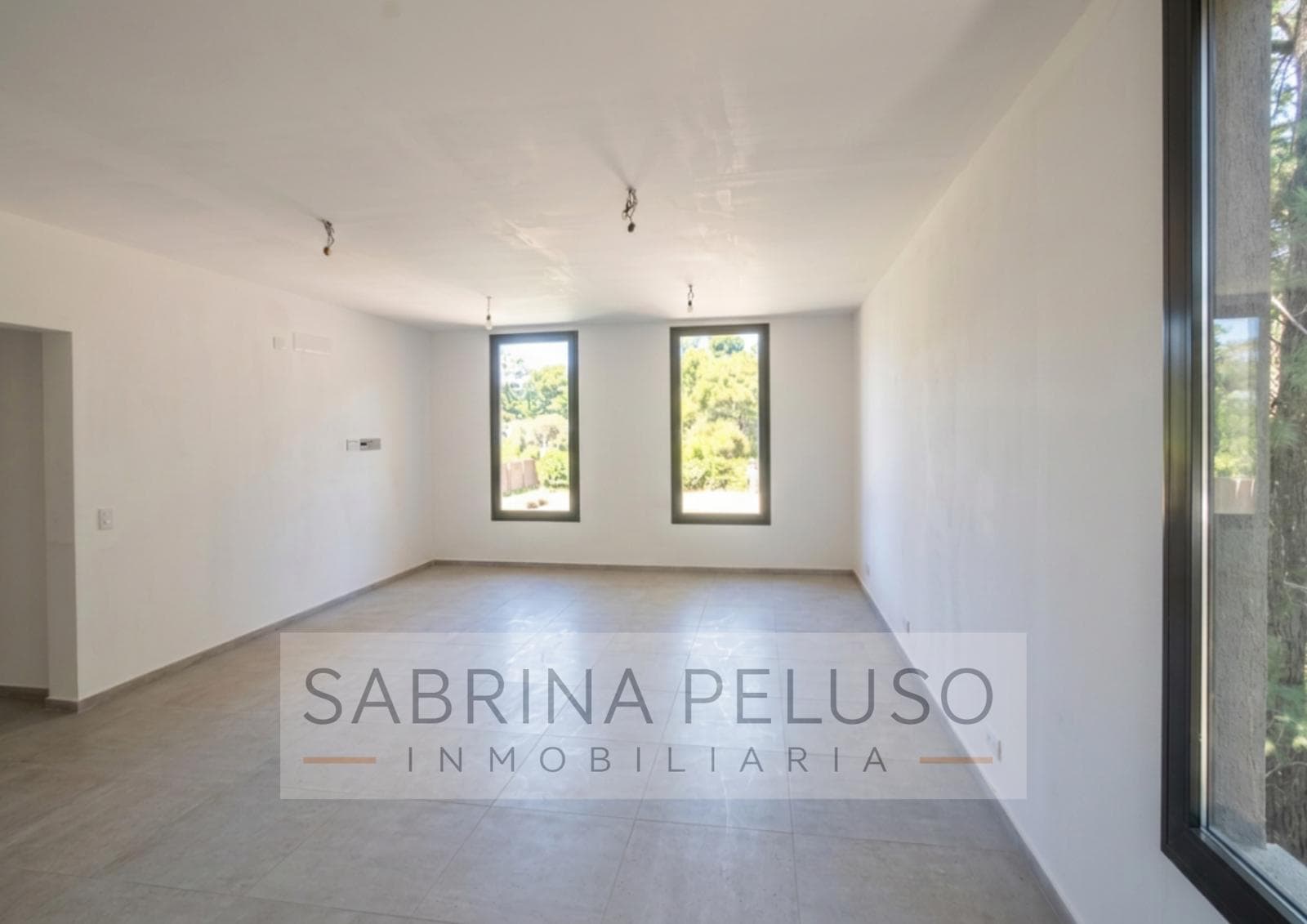 House with a Pool in Moreno—Project in an Advanced Stage