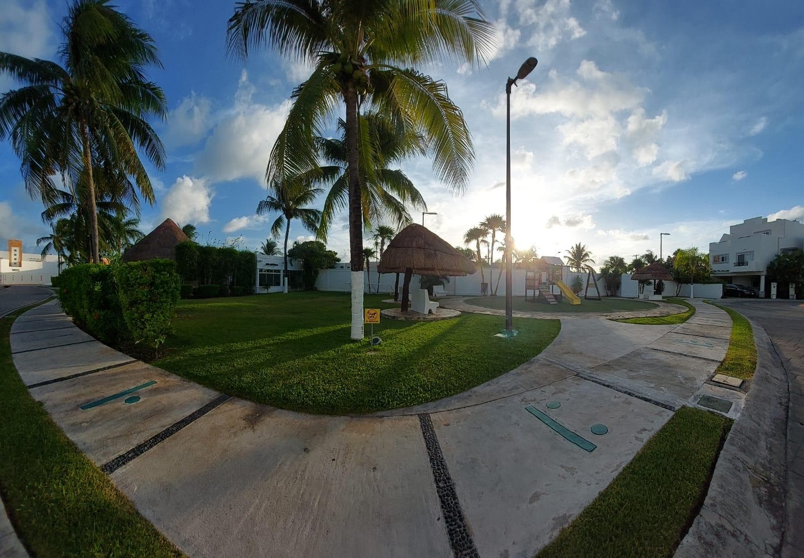 AV. NICHUPTE Y NACHI COCOM SMZ 50 CANCUN