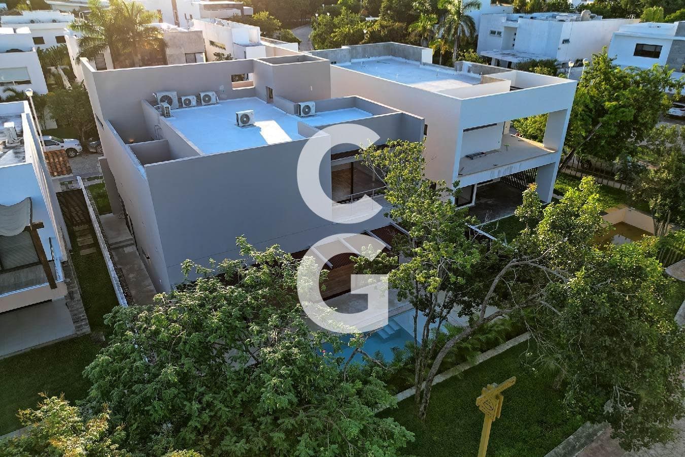 House for Sale in Cancun in the Lagos del Sol Residential Complex with a Pool and Overlooking a Green Space