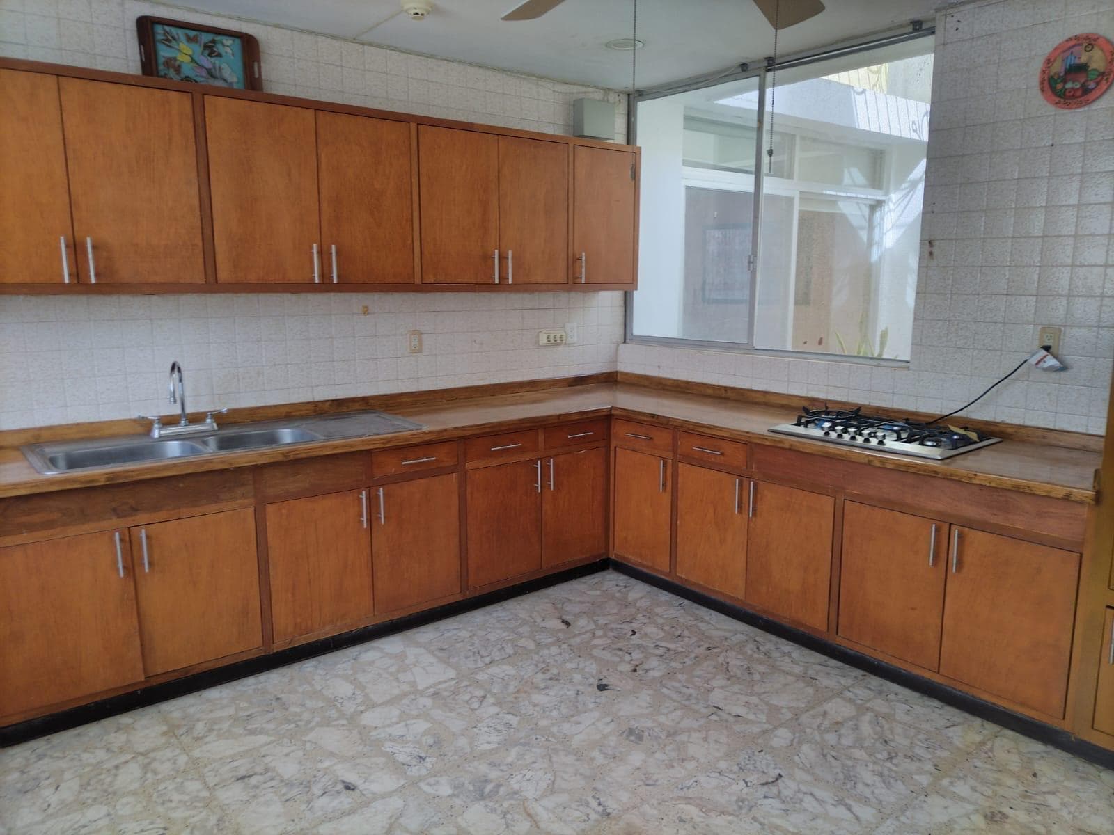 HOUSE FOR SALE OR RENT IN THE ALTAVISTA NEIGHBORHOOD, TAMPICO, TAMAULIPAS.