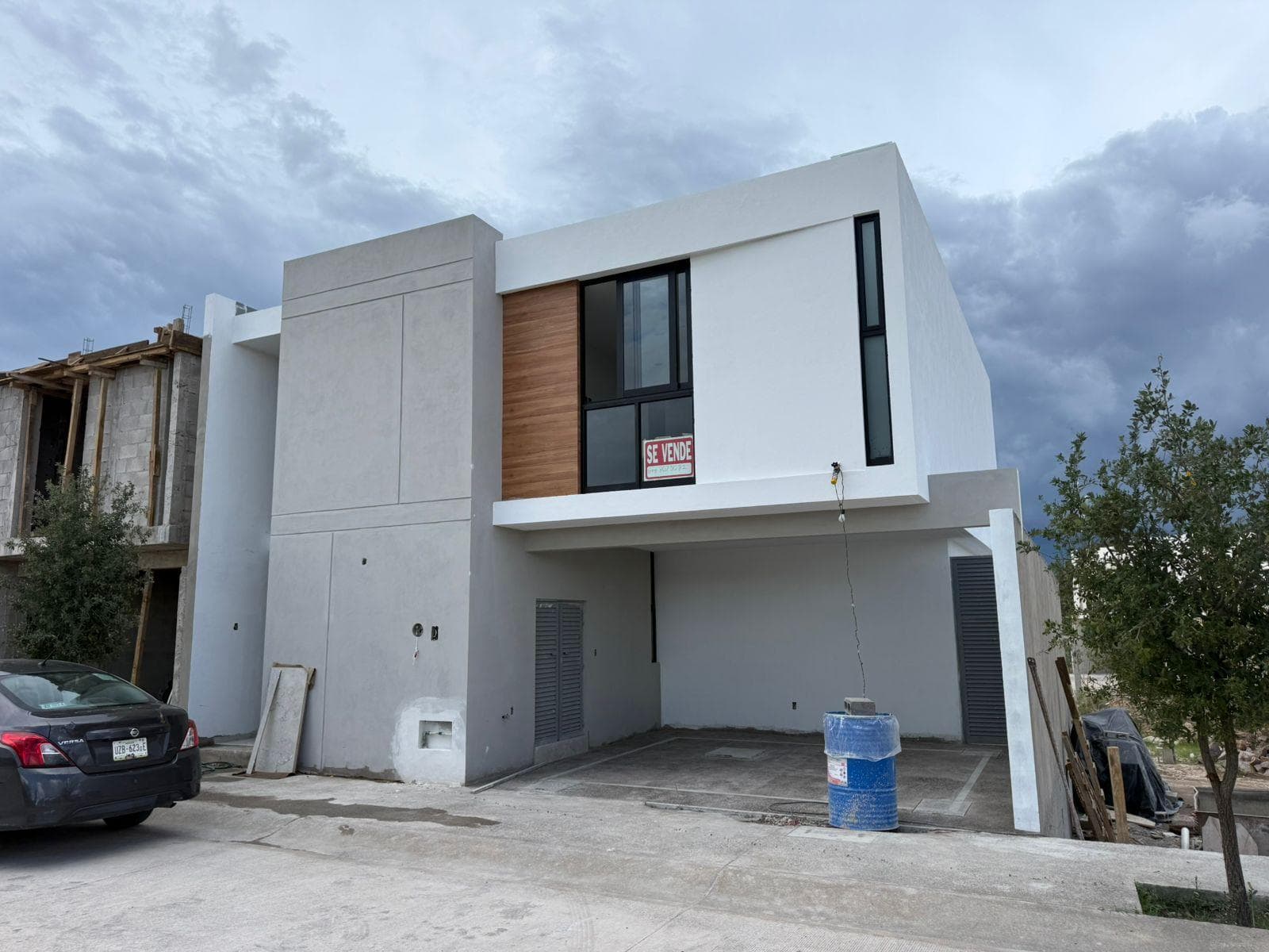 HOUSE FOR PRE-SALE