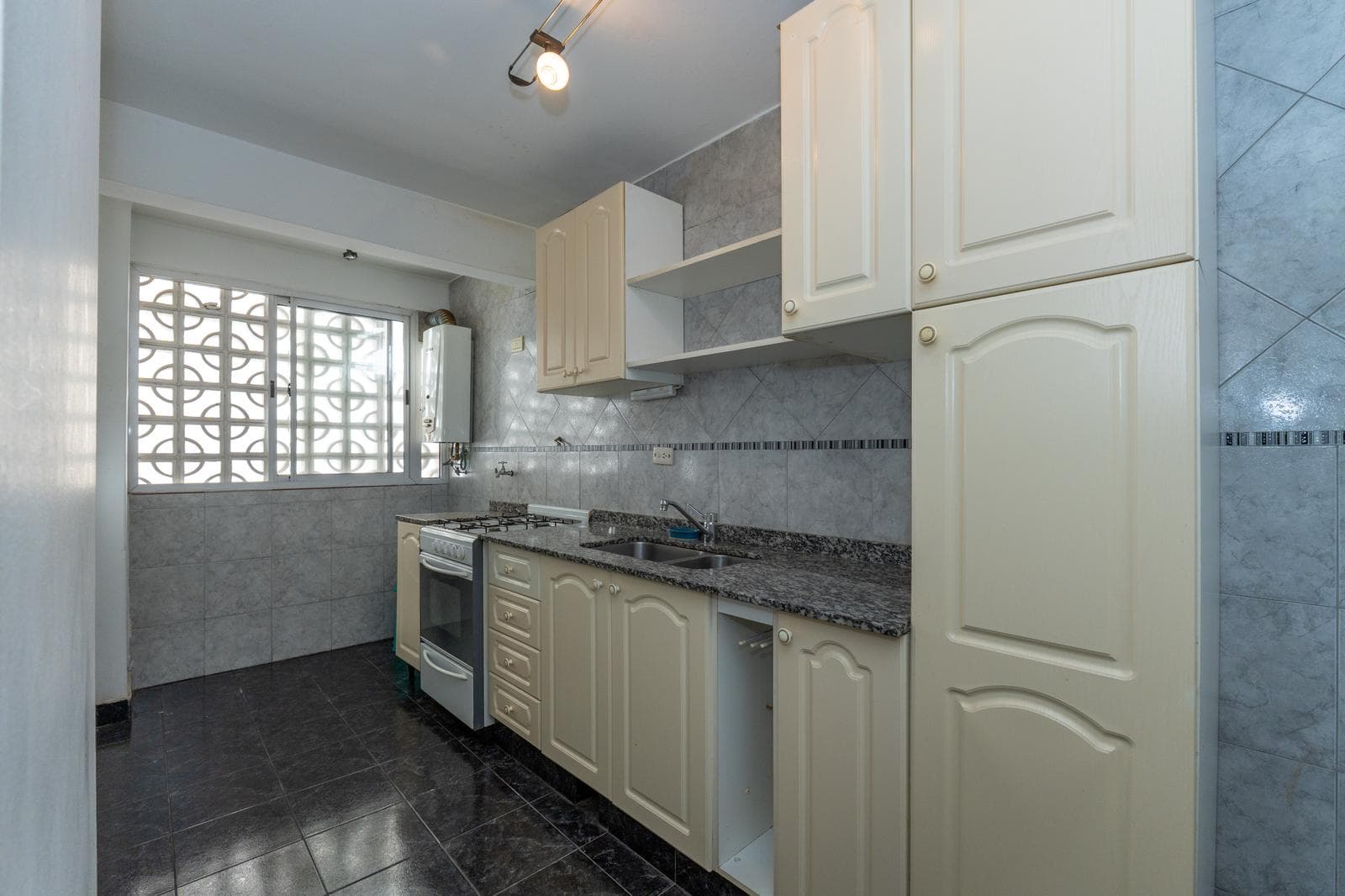 4-Room Apartment for Sale - Caballito