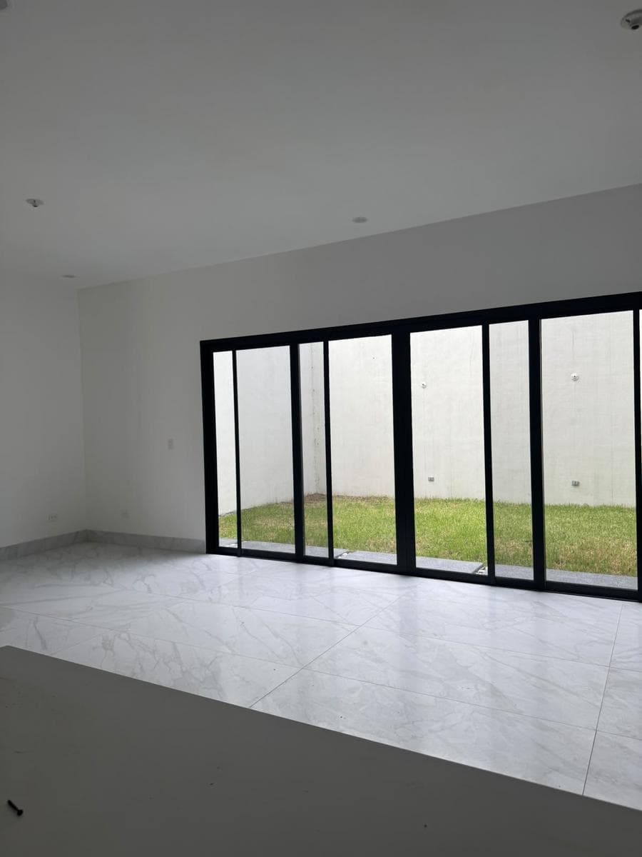 FOR SALE: House in the LAS ESMERALDAS RESIDENCIAL Subdivision, National Highway Area, Monterrey - 260 m²