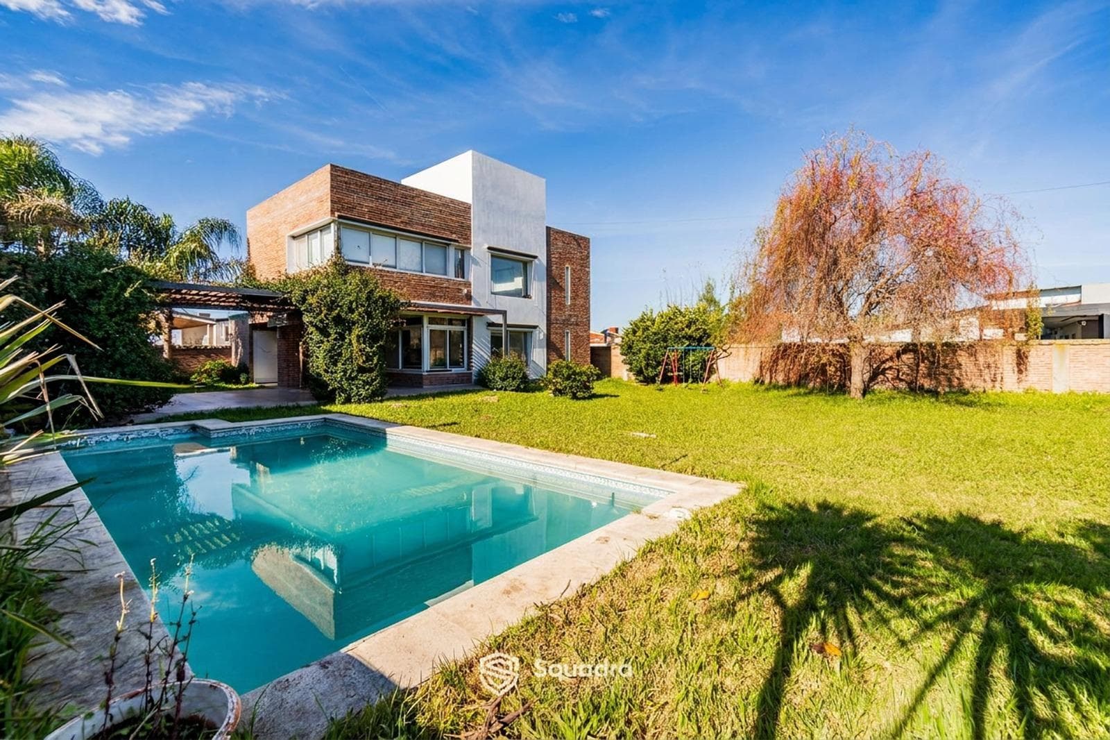 FOR SALE - 3-bedroom house with barbecue area and pool - Funes Town neighborhood, Funes.