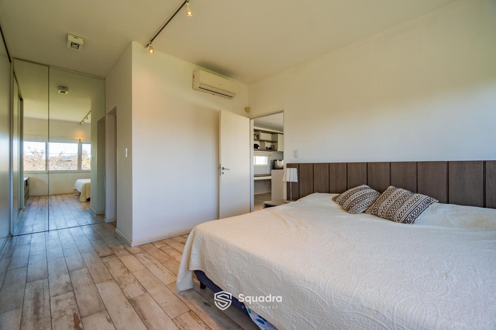 FOR SALE - 3-bedroom house with barbecue area and pool - Funes Town neighborhood, Funes.