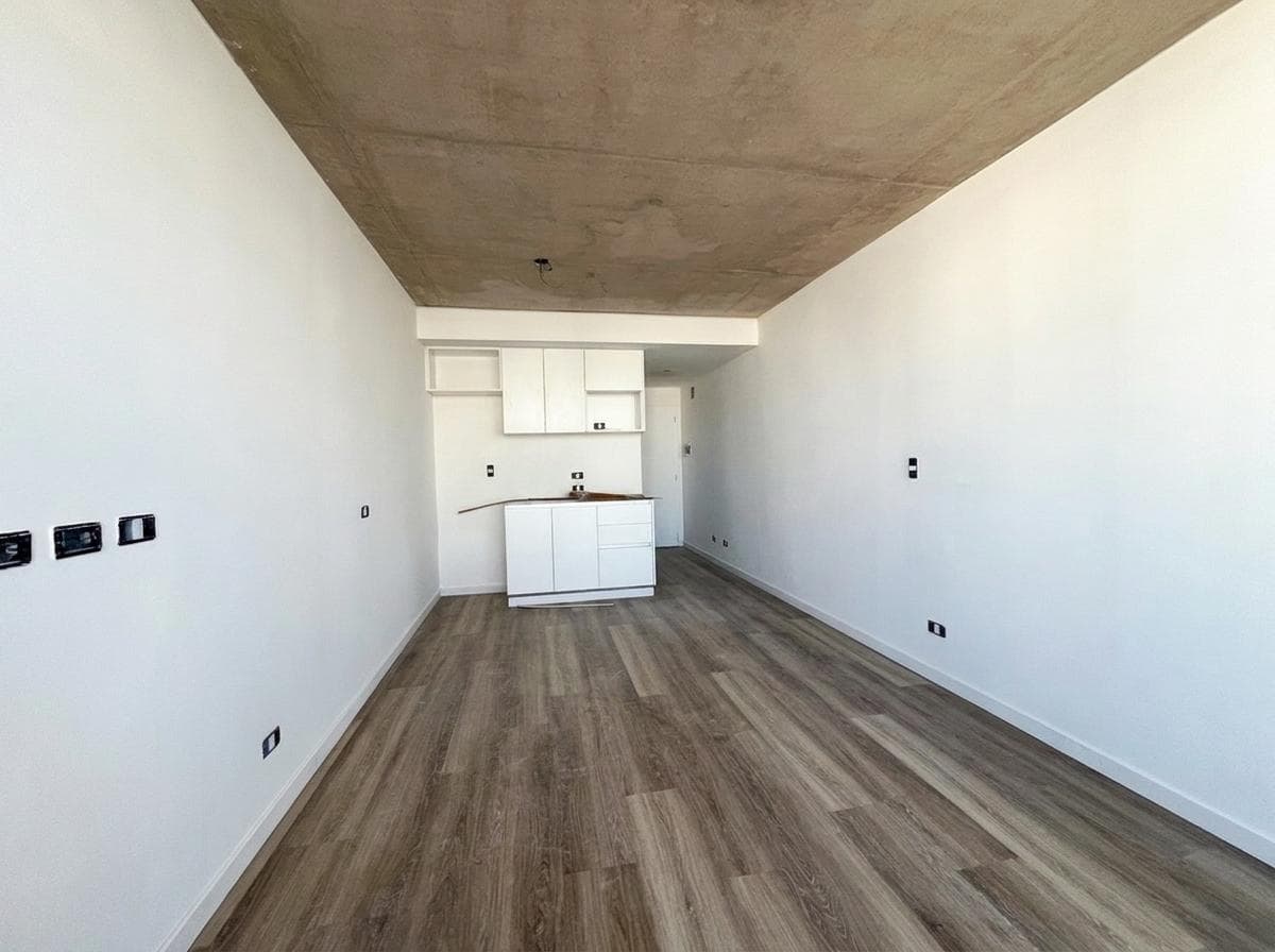One-room apartment with a front-facing balcony in Nuñez