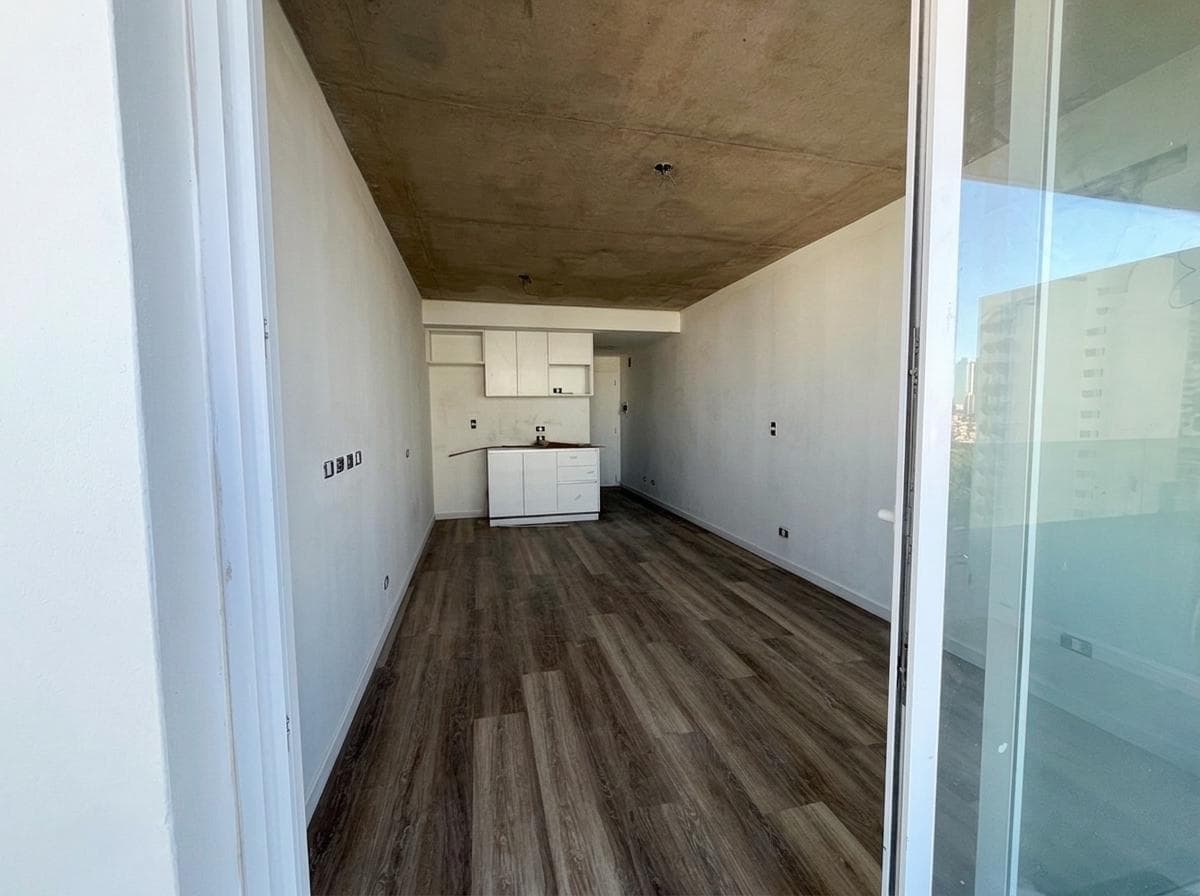 One-room apartment with a front-facing balcony in Nuñez
