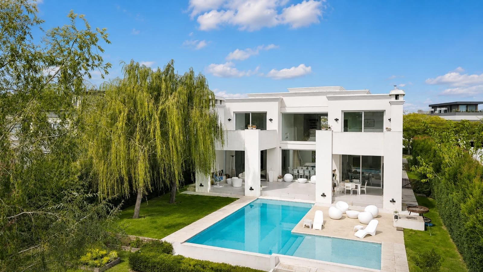 House in the El Golf neighborhood, near the Nordelta lagoon