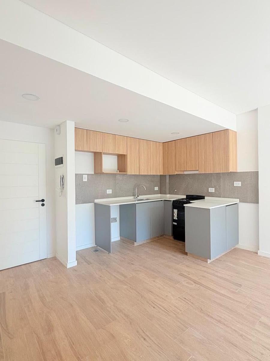 3-ROOM APARTMENT FOR SALE WITH BALCONY, GARAGE, AND PARKING SPACE AT PARQUE CHASS