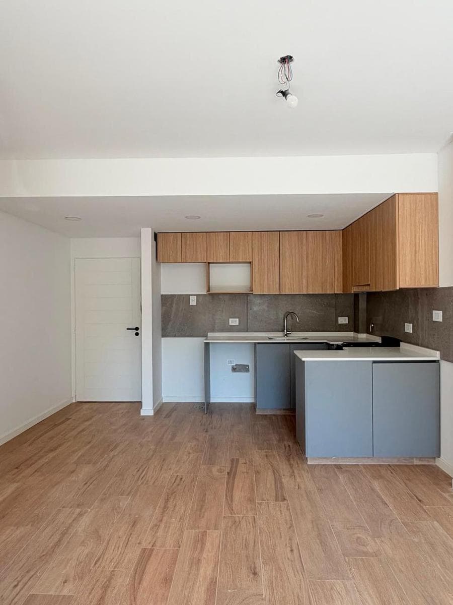 3-ROOM APARTMENT FOR SALE WITH BALCONY, GARAGE, AND PARKING SPACE AT PARQUE CHASS